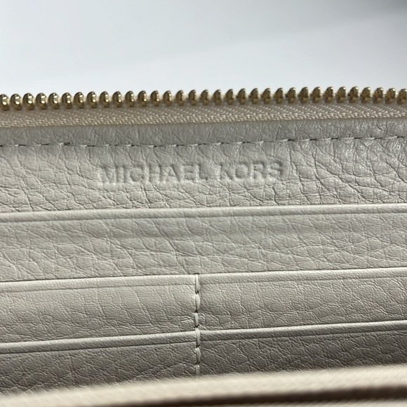 Michael Kors Beige Pebbled Leather Clutch Zip Around Wallet - Picture 6 of 8